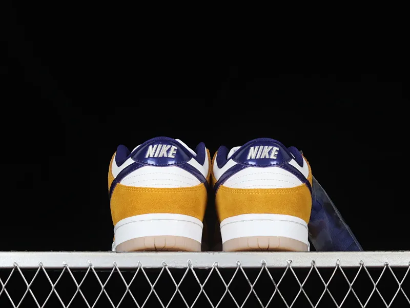 All Categories Nk SB Dunk Series Nk SB Dunk Low Low-top Sneakers Nk SB Dunk Low "Laser Orange" Purple Gold Little Lakers SB Smashing Backboard Fashion Casual Sneakers BQ6817-800